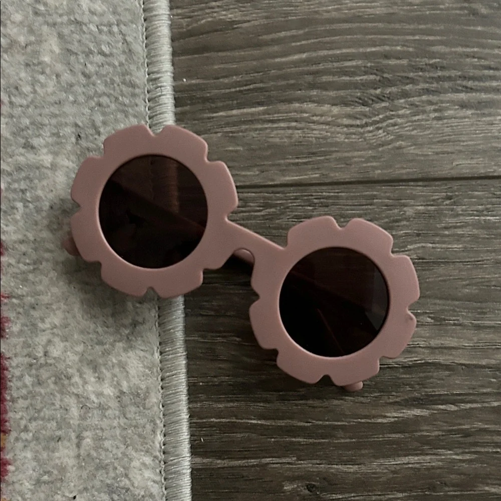 NWT Kids Pink Flower-Shaped Sunglasses